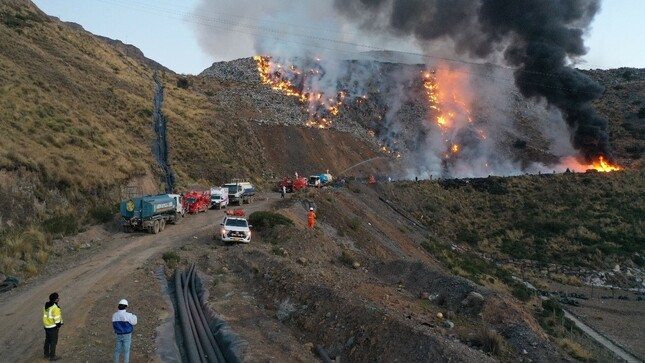 OEFA supervisa incendio en el botadero de residuos sólidos Rumiallana de Pasco