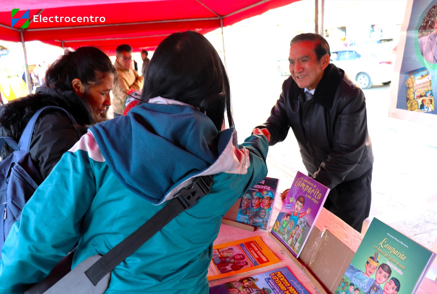 Electrocentro presente en la VII Feria Del Libro en Pasco