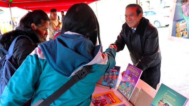 Electrocentro presente en la VII Feria Del Libro en Pasco