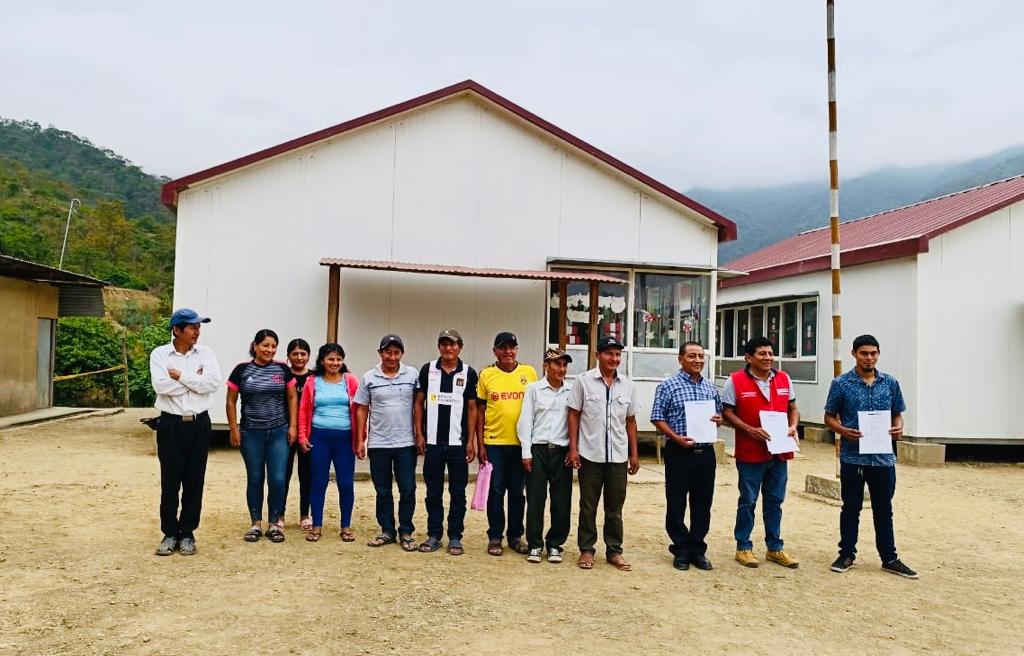 Pronied entregó terreno para iniciar obras de reconstrucción de la IE N.° 15189 en Huarmaca, Piura