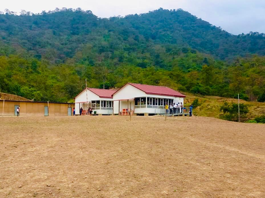 Pronied entregó terreno para iniciar obras de reconstrucción de la IE N.° 15189 en Huarmaca, Piura