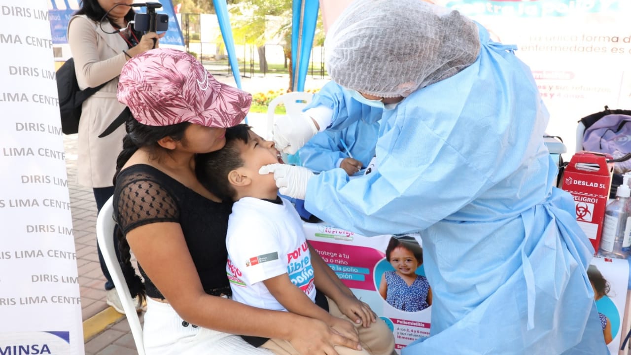 Barrido de vacunación contra la polio suma cerca de 800 000 niñas y niños protegidos
