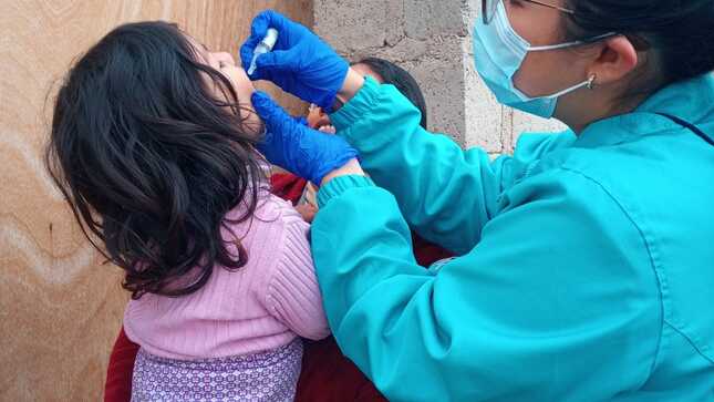 Moquegua: el 78 % de menores de 5 años se puso al día contra la poliomielitis  