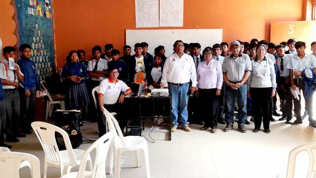 Capacitación al alumnado de I.E. El Tallán de la Capital Distrital en temas de Defensa Civil