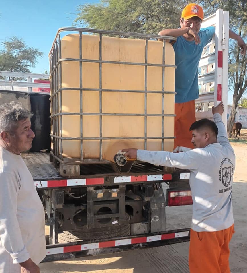 Alcalde recibe 1000 galones de petróleo