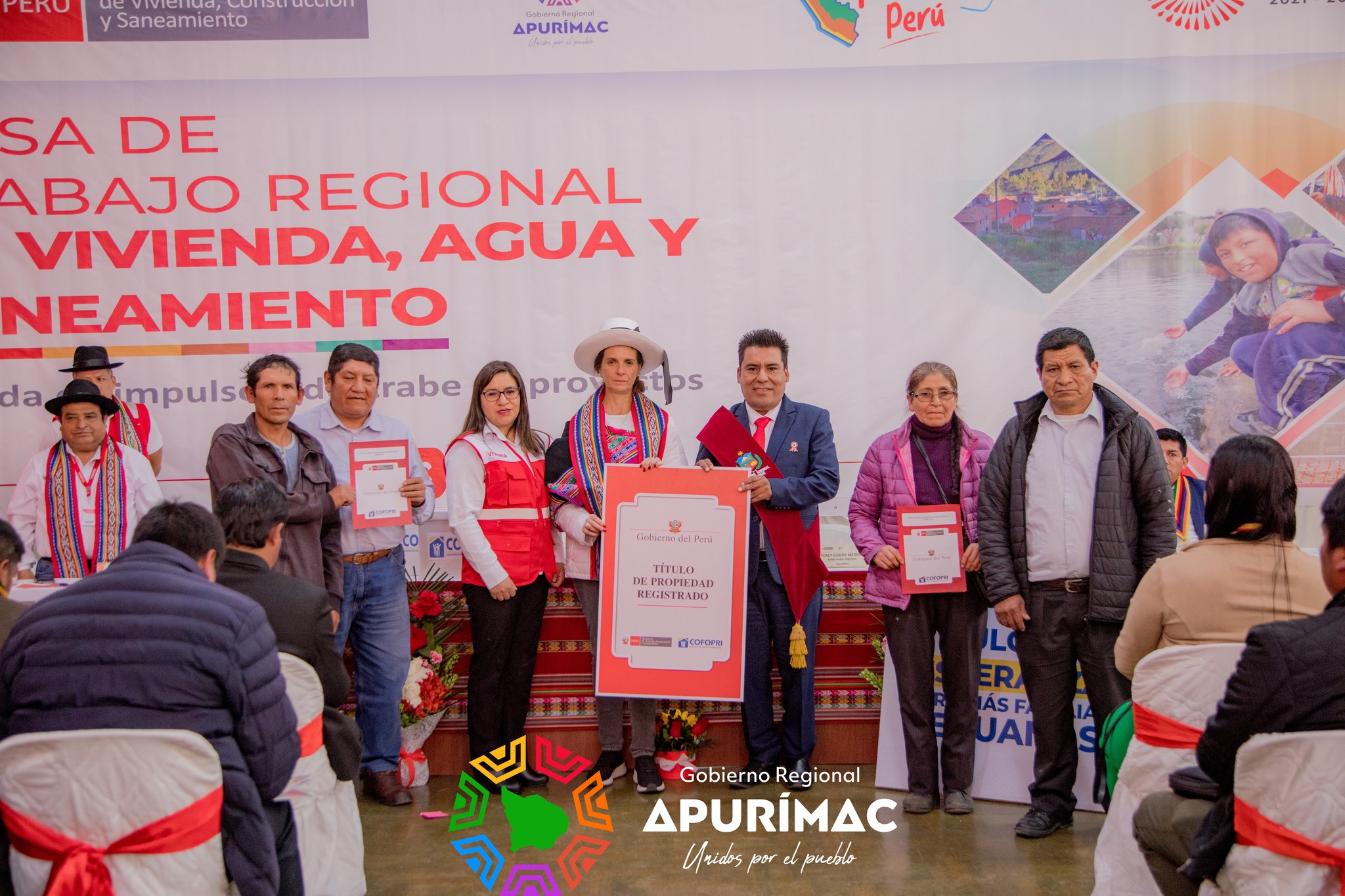 Ministra de Vivienda, Construcción y Saneamiento junto a gobernador regional establecen trabajar de la mano para la ejecución de proyectos