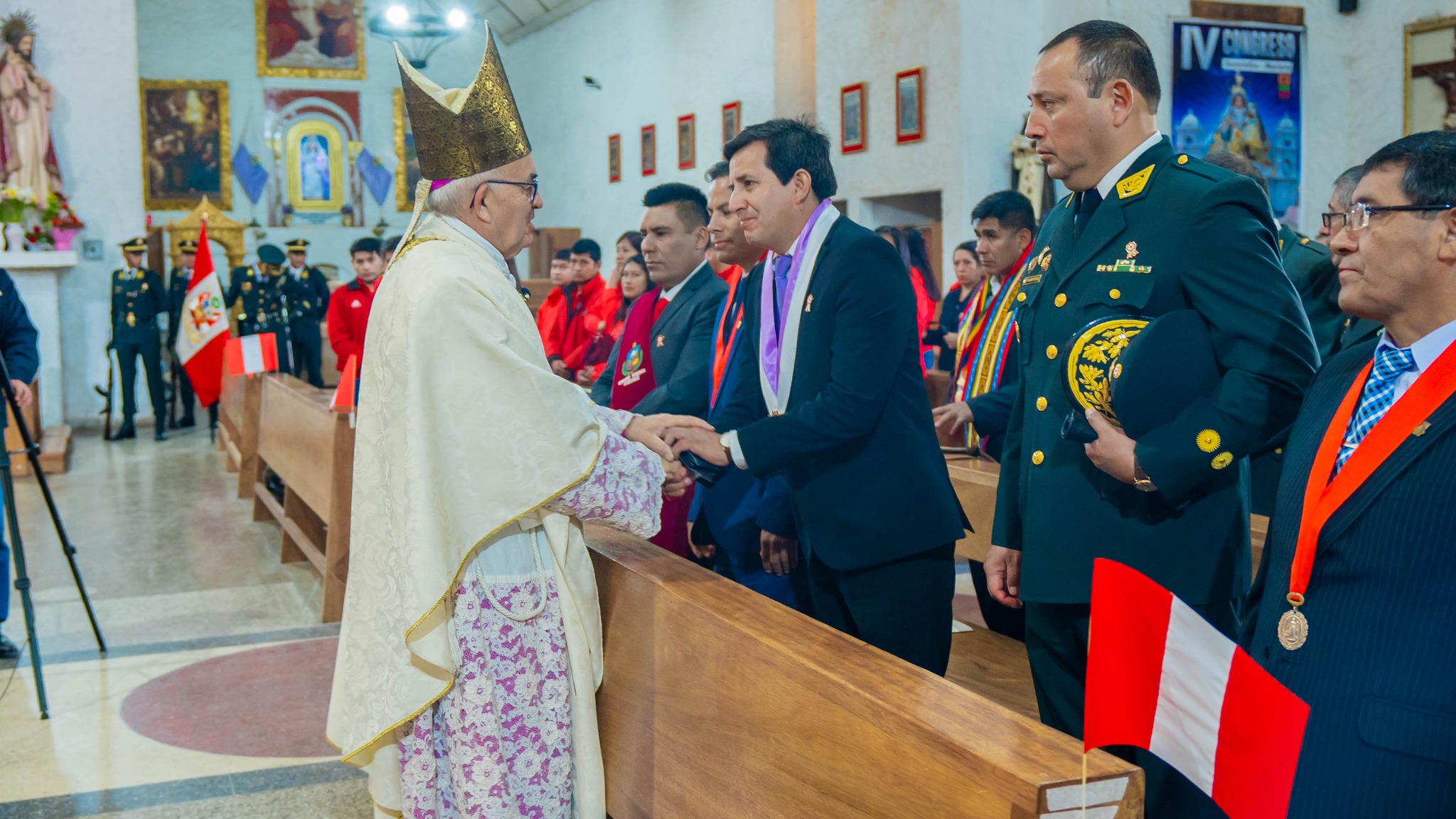 Con orgullo y honor, la MPA liderada por el alcalde de Abancay, Raúl Peña participó en la Misa y magno Desfile Cívico Patriótico, en conmemoración de los 202 años de independencia del Perú.