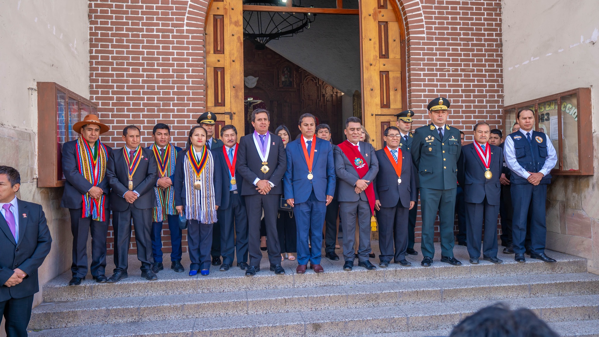 Con orgullo y honor, la MPA liderada por el alcalde de Abancay, Raúl Peña participó en la Misa y magno Desfile Cívico Patriótico, en conmemoración de los 202 años de independencia del Perú.