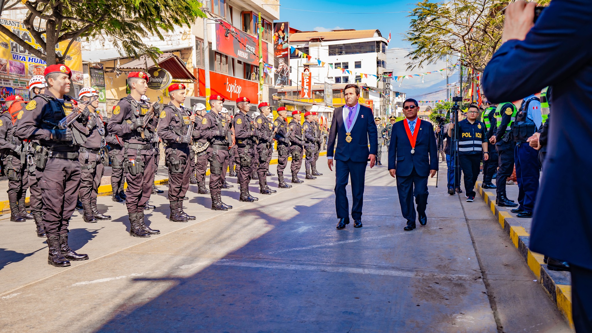 Con orgullo y honor, la MPA liderada por el alcalde de Abancay, Raúl Peña participó en la Misa y magno Desfile Cívico Patriótico, en conmemoración de los 202 años de independencia del Perú.