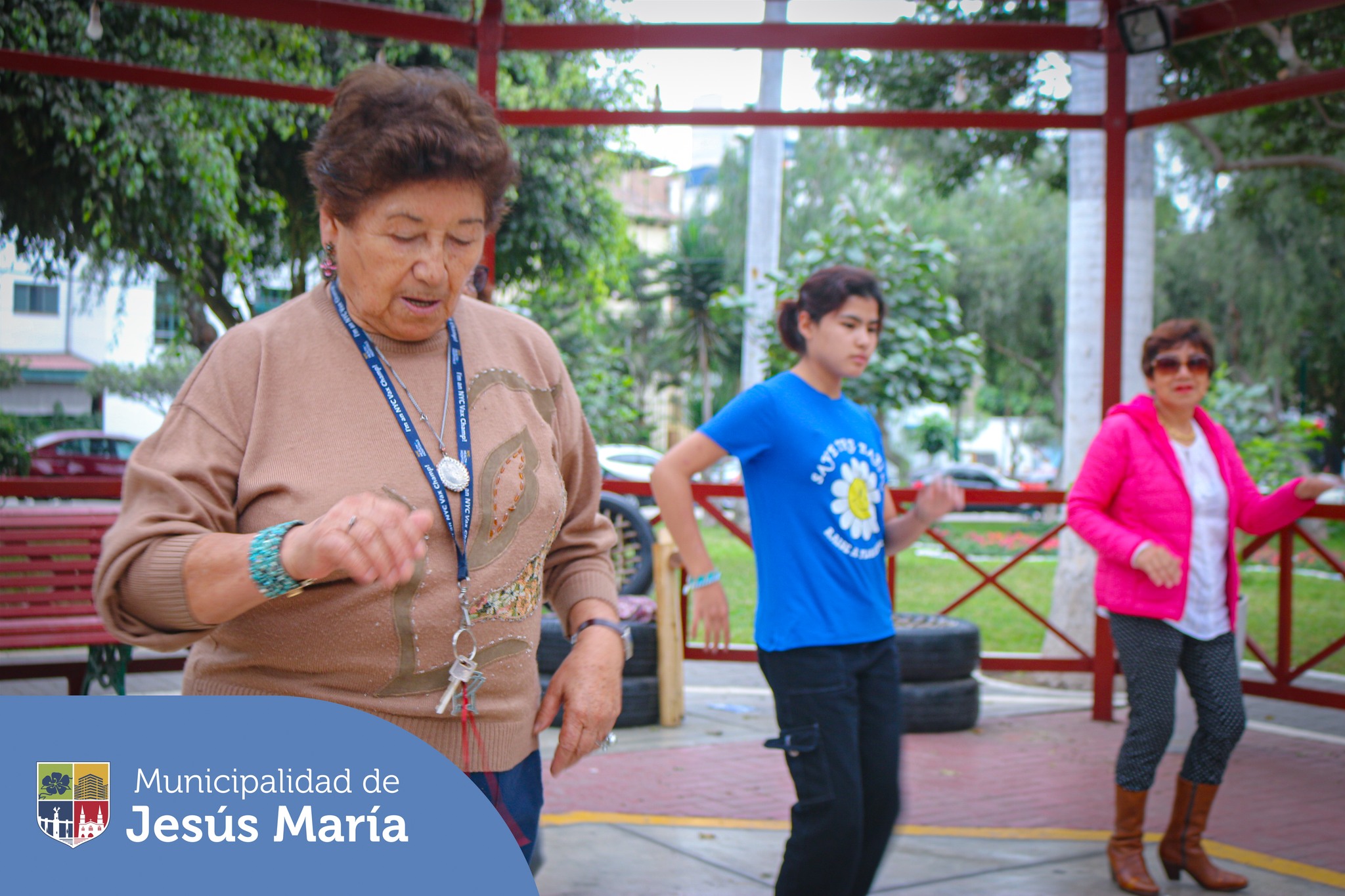 Agradecemos a los vecinos que participaron de la exhibición gratuita de salsa y bachata en nuestro emblemático Parque Habich .Ellos pudieron deleitarse con los experimentados bailarines y aprender un poco más acerca de estos dinámicos ritmos.Permanezcan atentos a nuestras redes sociales para