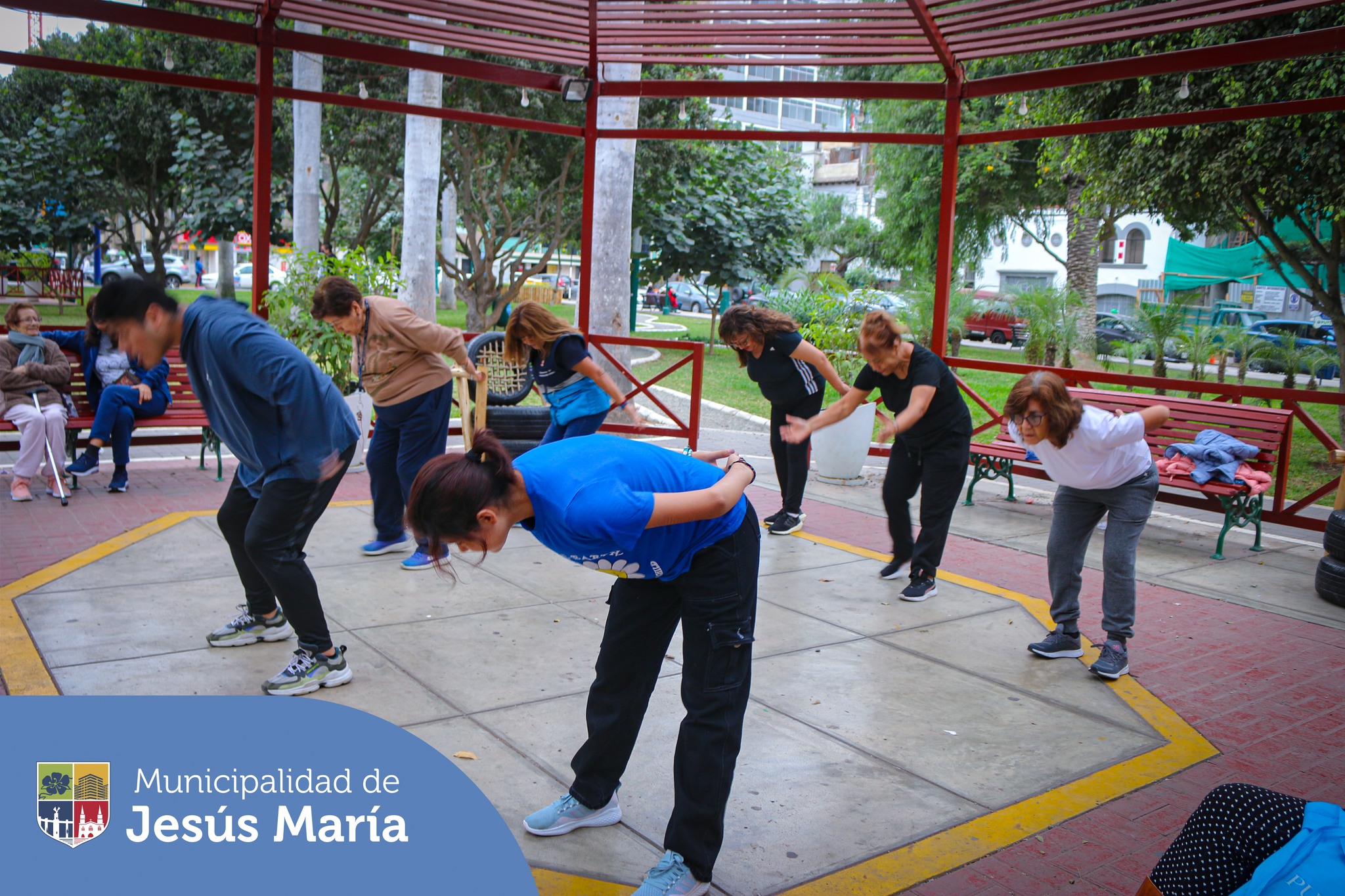 Agradecemos a los vecinos que participaron de la exhibición gratuita de salsa y bachata en nuestro emblemático Parque Habich .Ellos pudieron deleitarse con los experimentados bailarines y aprender un poco más acerca de estos dinámicos ritmos.Permanezcan atentos a nuestras redes sociales para