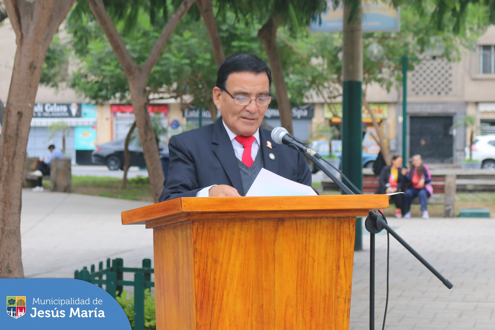 👏🏻 Rendimos homenaje a nuestro Pabellón Nacional en la más reciente ceremonia de izamiento 🇵🇪 que se realizó en nuestra emblemática Plaza San José, 🎉 por los 202 años de independencia del Perú.
#EsTiempoDeSoluciones #JesúsMaríaSomosTodos