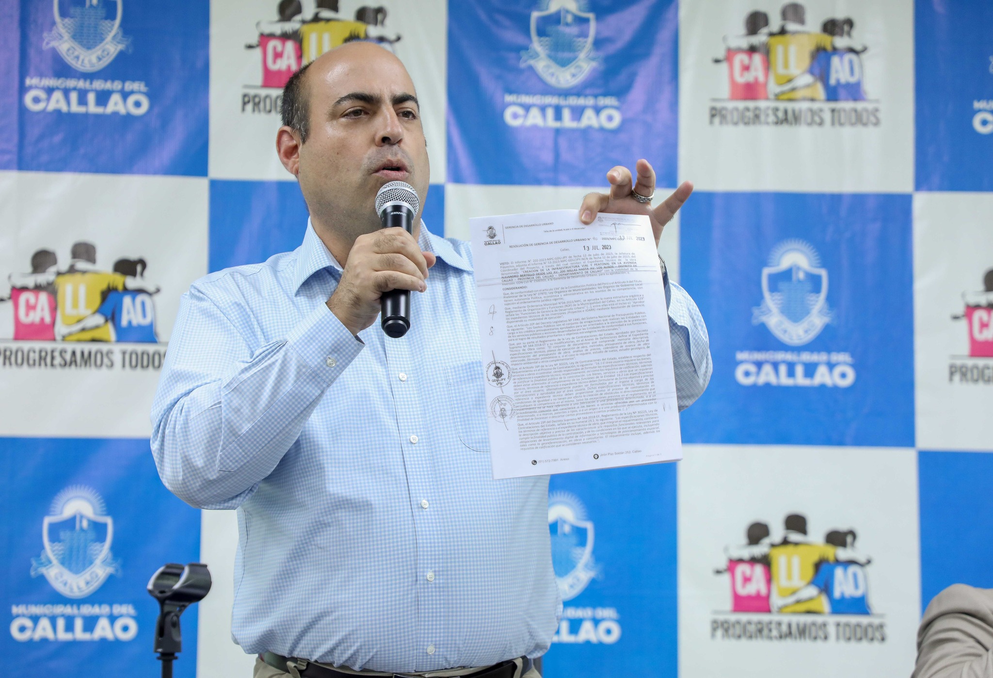 El alcalde Pedro Spadaro, se reuni贸 con los dirigentes de este sector del Callao para dar a conocer los planes de desarrollo que beneficiar谩n a toda la poblaci贸n.