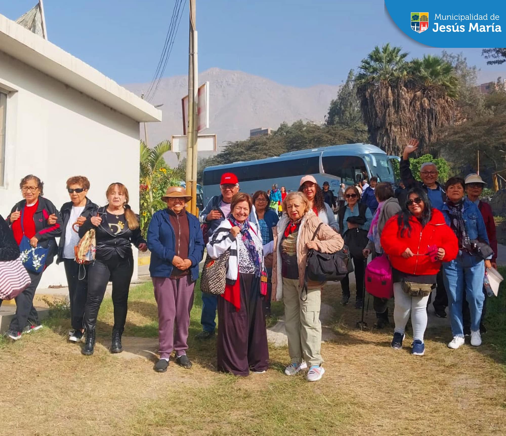 Nuestros vecinos disfrutaron de un paseo recreativo al hermoso Chosica 🚌⛺. Visitaron el Club Campestre Adertel, dónde se divirtieron en sus piscinas 🏊♀️ increíbles y maravilloso clima 🌞.
Seguiremos anunciando actividades de confraternidad y esparcimiento para todos los jesusmarianos. 🙌🏻
#JesúsMaríaSomosTodos #EsTiempoDeSoluciones