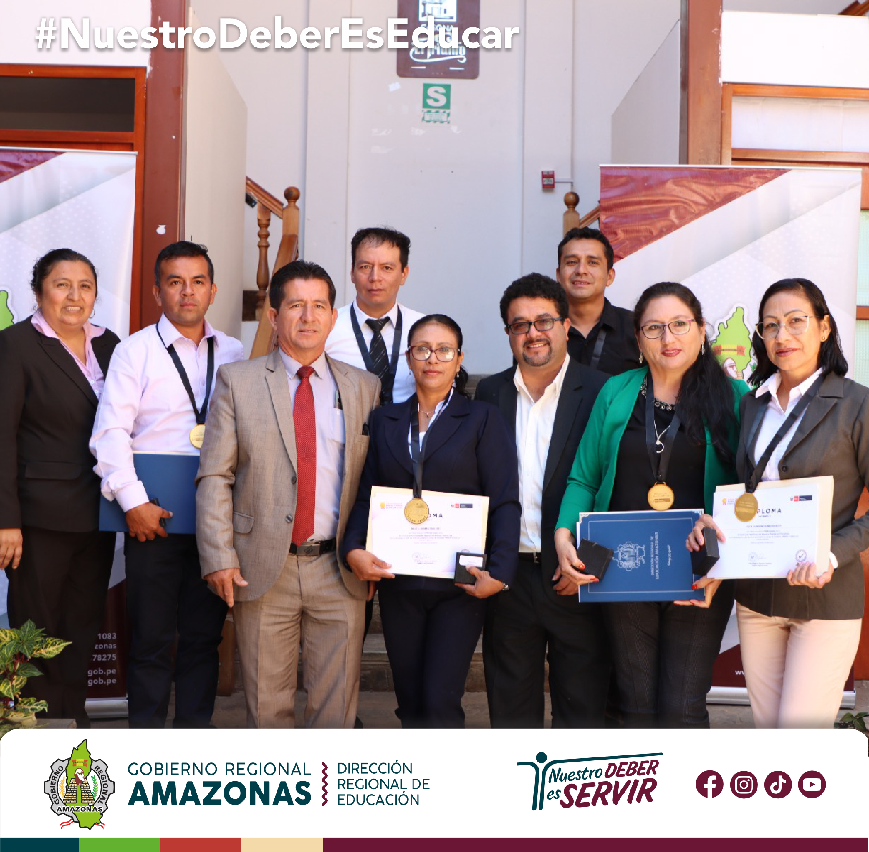 docentes premiados junto a directivos de la la DRE Amazonas