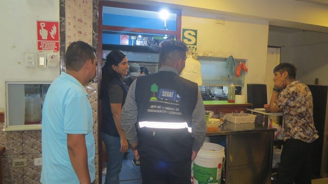 Dos locales más de venta de comida fueron cerrados temporalmente por estar en sus ambientes en malas condiciones de salubridad.