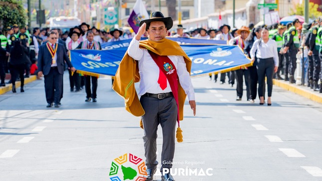 Gobernador regional Percy Godoy rindió homenaje al Perú con fervor patriótico e identidad nacional en imponente desfile cívico institucional 