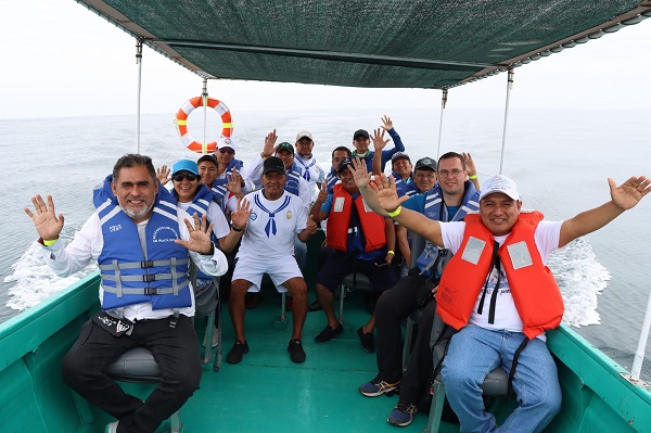 Canoas de Punta Sal espera el arribo de 10 mil turistas por temporada de avistamiento de ballenas