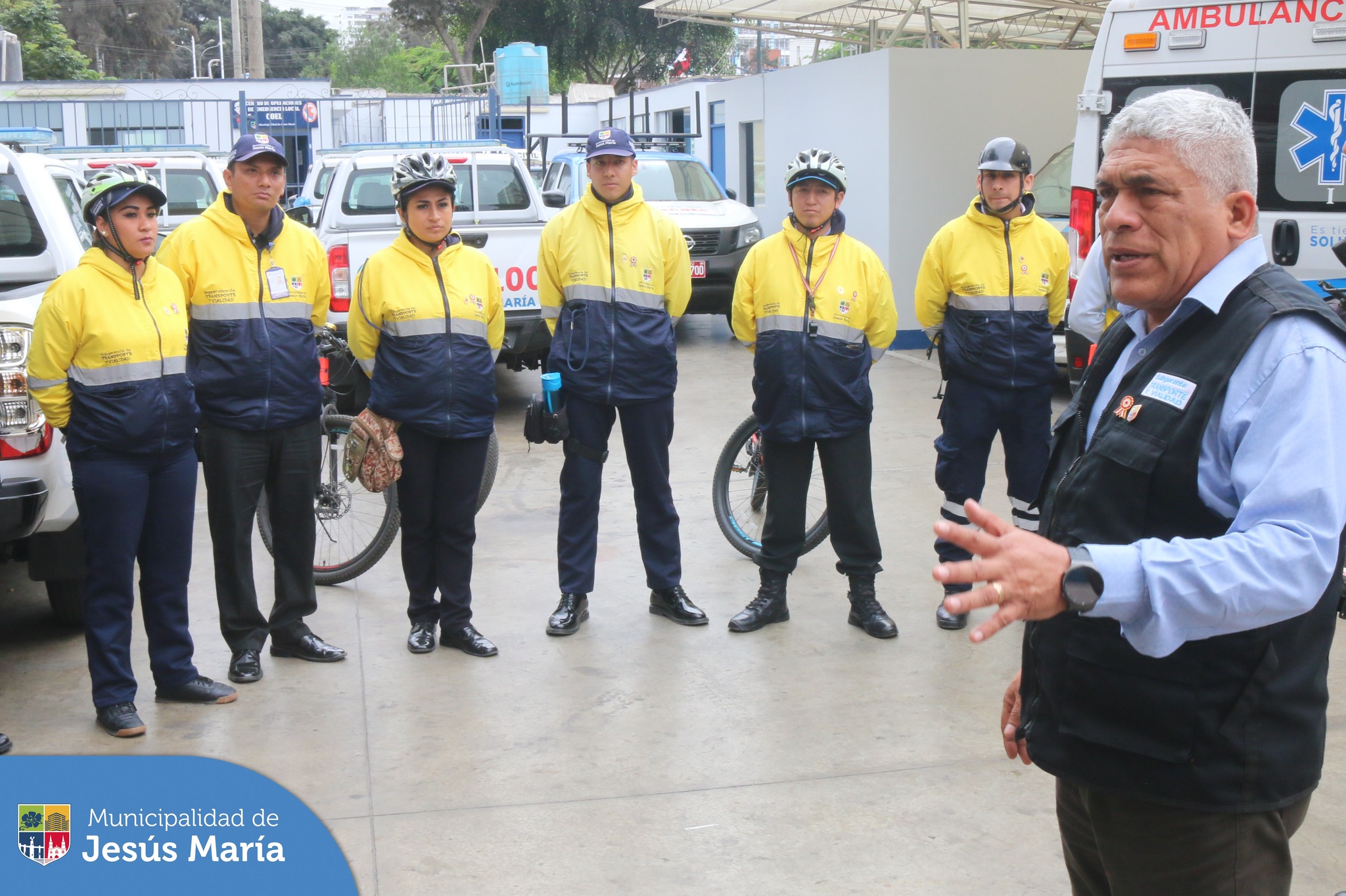 Nuestro equipo de Fiscalización, en trabajo conjunto con la 👮 Policía Nacional, realizaron un operativo en las inmediaciones del Hospital Rebagliati. En la intervención se colocaron stickers de advertencia a los vehículos estacionados de manera indebida, impidiendo la libre circulación. ⛔
#JesúsMaríaSomosTodos #EsTiempoDeSoluciones