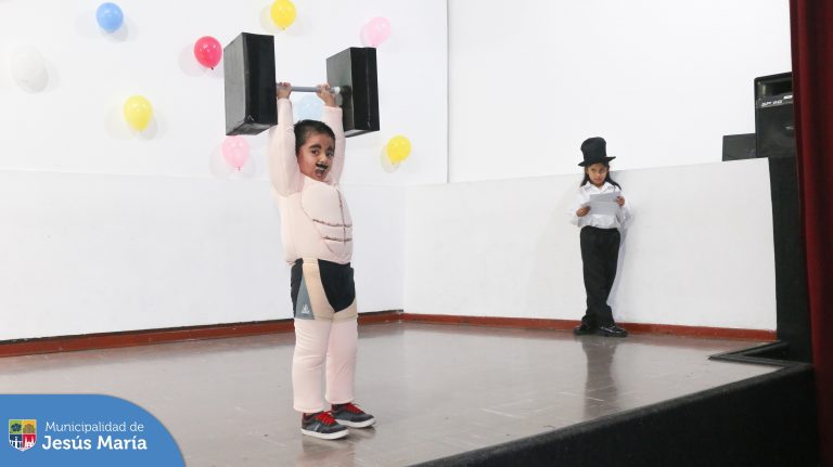 Culminó con éxito nuestro taller de 🎭 teatro para niños. Felicitamos a los participantes, quienes nos deleitaron mostrando su talento a padres y visitantes. 🎤👏🏼