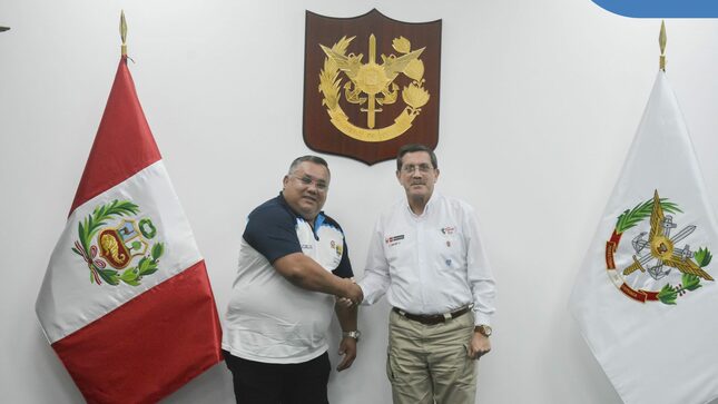 Nuestro alcalde Jesús Gálvez Olivares junto con nuestro Gerente Municipal Harry Mac Bride mantuvieron una reunión con el ministro de defensa Jorge Chávez Cresta para aplicar en
el plan de contingencia en materia de seguridad 🚓 y limpieza pública 🧹