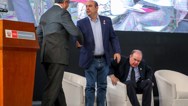 El alcalde Pedro Spadaro, se reunió con el Ministro del Interior Vicente Romero, y otros alcaldes de Lima y Callao, para participar en la ceremonia de suscripción de los compromisos 