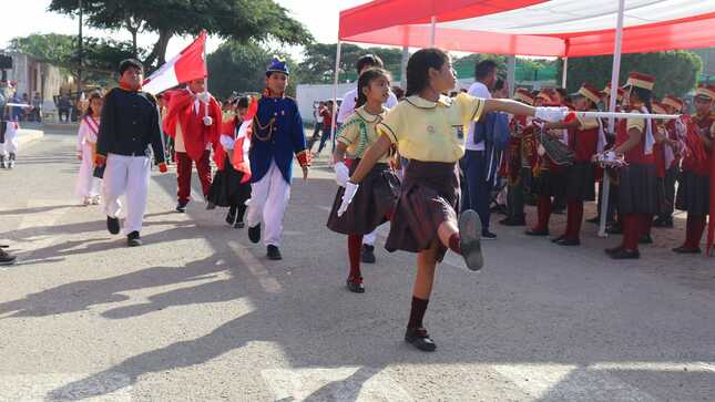 Huacatambo se viste de Rojo y Blanco