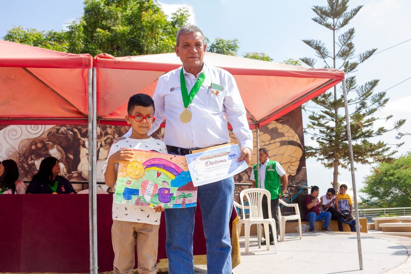 MUNICIPALIDAD DE SULLANA PREMIÓ A GANADORES DEL 1° CONCURSO DE DIBUJO Y PINTURA PARA PERSONAS CON DISCAPACIDAD