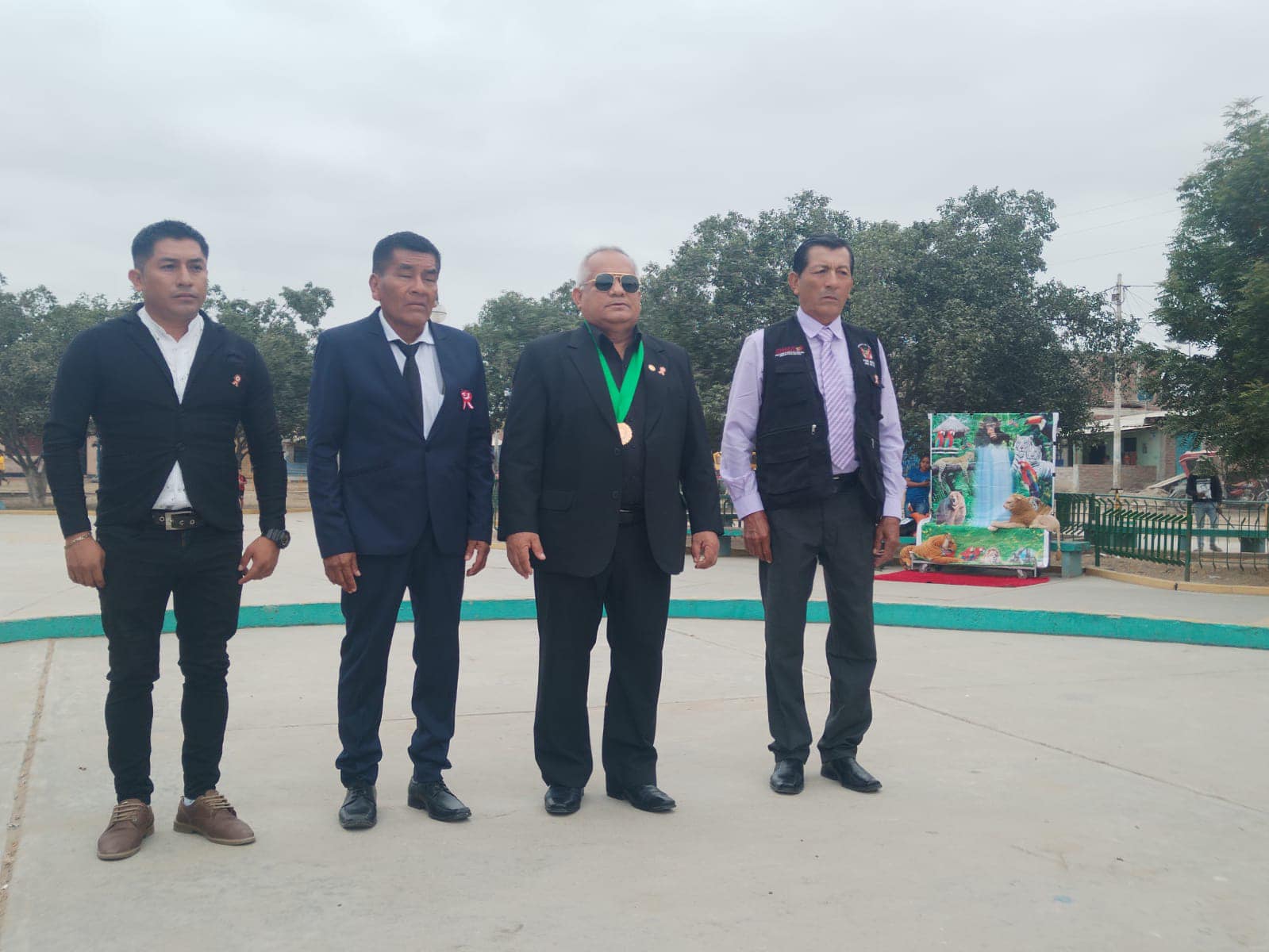 Regidor Gallo Cruz Representó Al Alcalde En Izamiento Y Desfile En Villa Huangalá