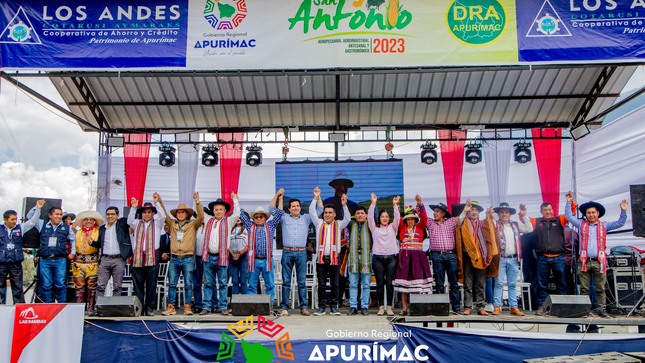 Gobernador Regional llegó a la Feria San Antonio y verificó calidad de productos que se expenden en el marco de la reactivación económica 