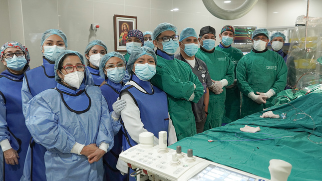 Hospital Hipólito Unanue realiza implante de Endoprótesis a paciente de 52 años