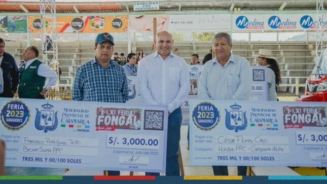 Alcalde Provincial de Cajamarca, Joaquin Ramírez Gamarra, en su calidad de presidente de la LXI Feria Cajamarca Fongal 2023, clausuró oficialmente la presente edición de esta feria que se erige como una de las más importante del norte del país y que en esta oportunidad tuvo la presencia de más de 40 mil cajamarquinos y turistas de todo el Perú. 
👉En su alocución, resaltó el gran éxito que ha tenido esta feria tomando como ejemplo la gran acogida que ha tenido el concurso LXXII Norperuano de caballos peruanos de paso y el 51 concurso de Marinera selectivos nacionales. "Cuando se quieren hacer las cosas bien, solo nos tenemos que juntar todos dejando de lado el color político y las ideologías. Estamos para trabajar por y para Cajamarca" enfatizó.
✅Además, es importante resaltar que la capacidad hotelera en Cajamarca superó las expectativas generando reactivación económica en diferentes sectores y beneficiando a pequeños y medianos empresarios de toda la ciudad. 
🗣"Cajamarca debe ser una marca para el mundo siendo una provincia que tiene mucho para dar. Agradezco a la asociación de Fongal por la confianza de dirigir y apoyar esta feria que reúne mucho talento para mostrarle al mundo de lo que estamos hechos" finalizó Joaquin Ramírez.
🤝Agradecemos la participación activa durante toda la feria de nuestros regidores y a quienes nos acompañaron hoy como el regidor Eduardo Quiroz, Jorge Rojas y Segundo Castañeda. 