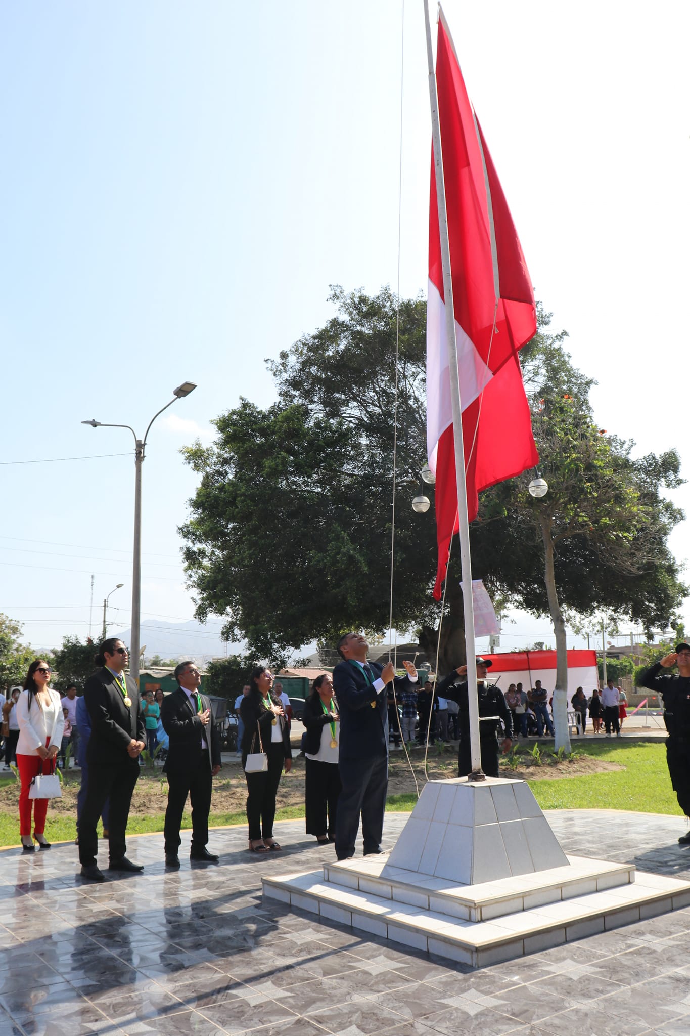 Paseo a la Bandera e Izamiento del Pabellón Nacional en Nepeña