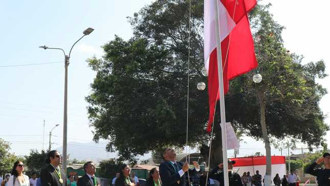 Paseo a la Bandera e Izamiento del Pabellón Nacional en Nepeña