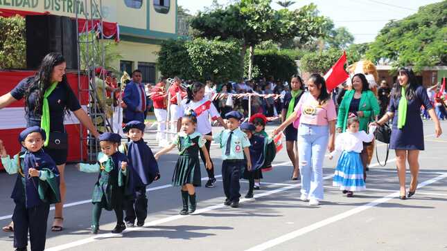Desfile en Nepeña