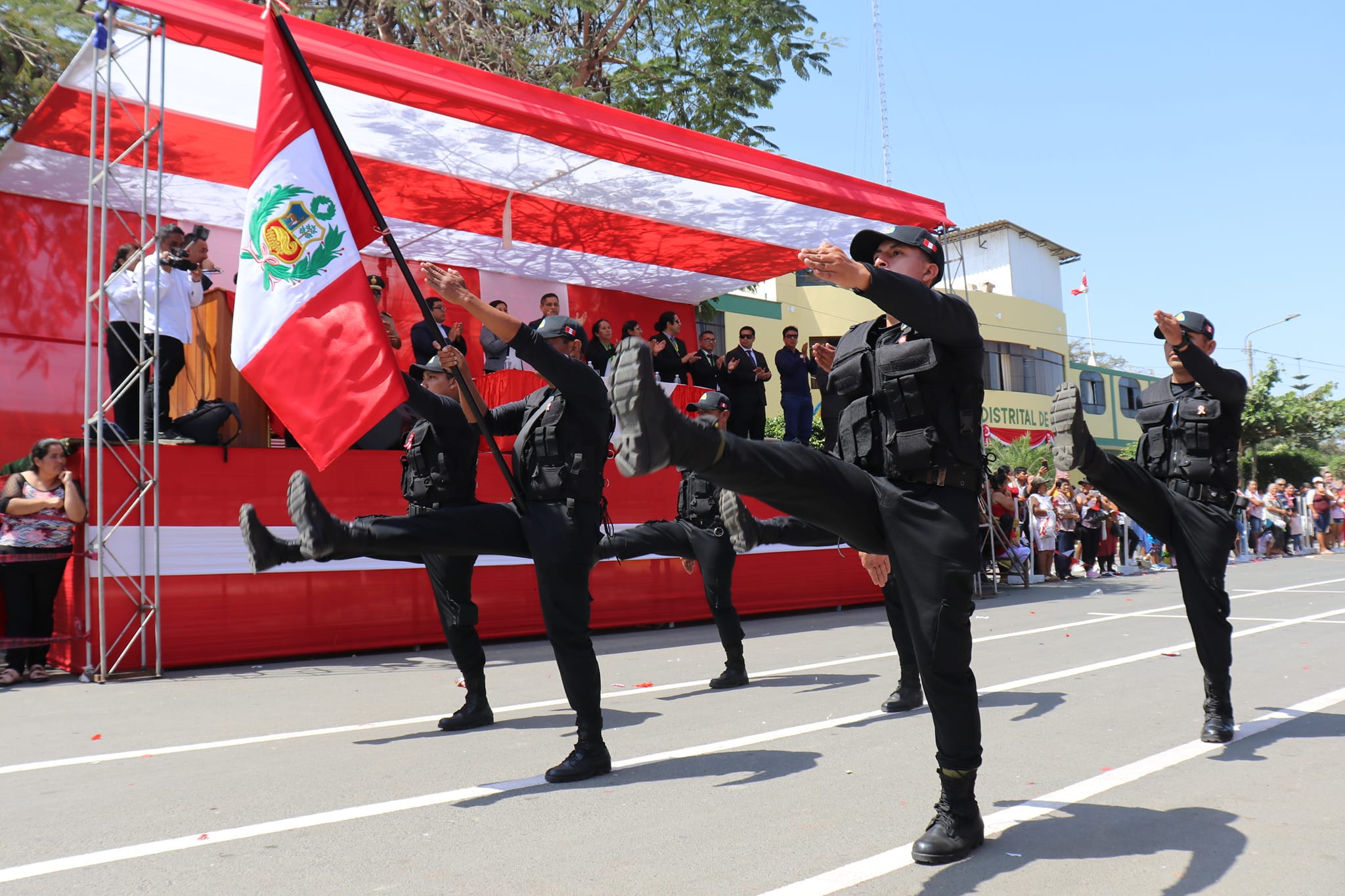 Desfile en Nepeña