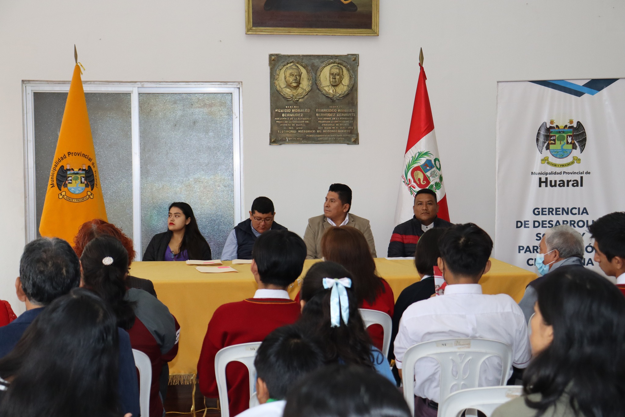 Premiación a los escolares ganadores del "Concurso cuentos, mitos y leyendas de la provincia de Huaral"