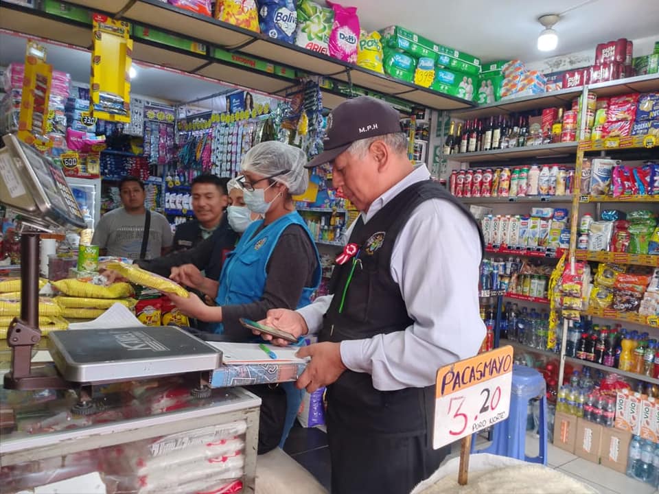Municipalidad Provincial y Hospital San Juan Bautista realizaron operativo para retirar del mercado producto lácteo "La Campiña"