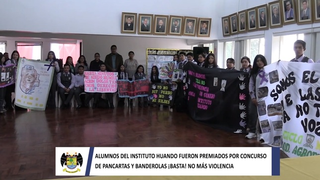 Alumnos del Instituto Huando fueron premiados por concurso de pancartas y banderolas ¡Basta! no más violencia