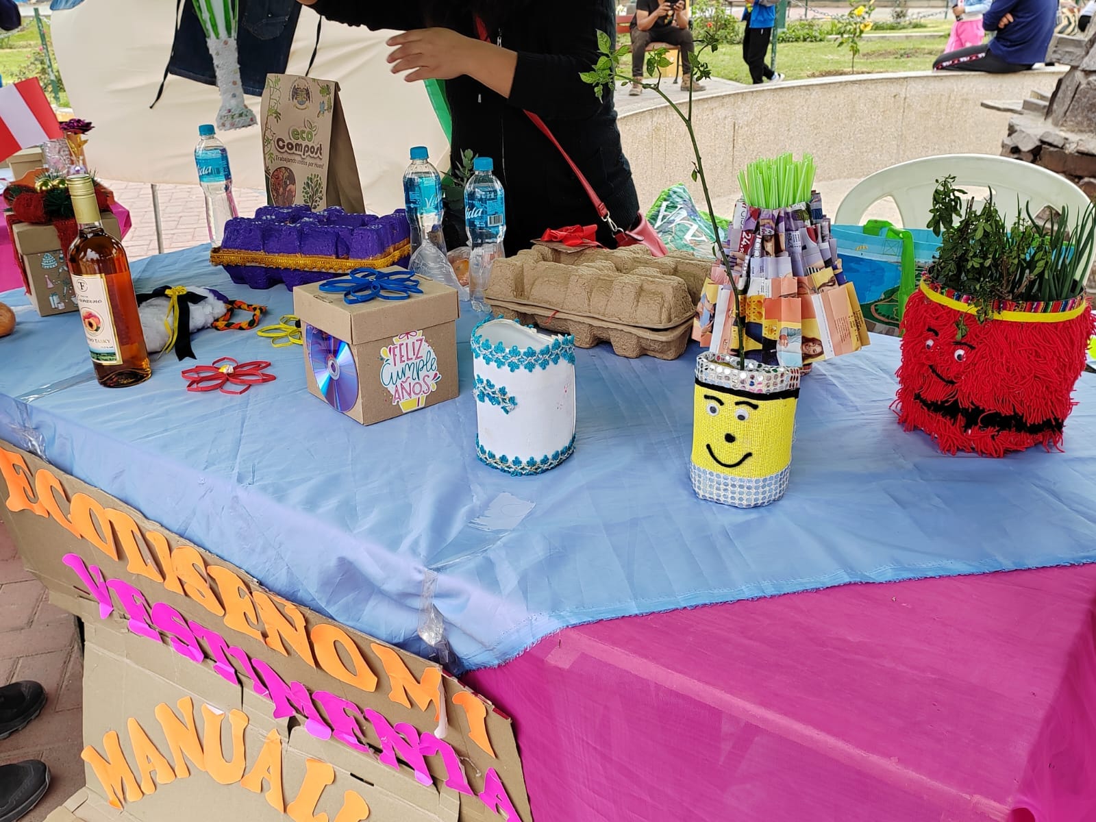 Escolares elaboraron novedosas manualidades en concurso "Ecocrea por el Perú" promovido por la Municipalidad