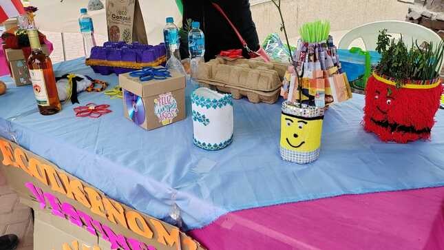 Escolares elaboraron novedosas manualidades en concurso "Ecocrea por el Perú" promovido por la Municipalidad
