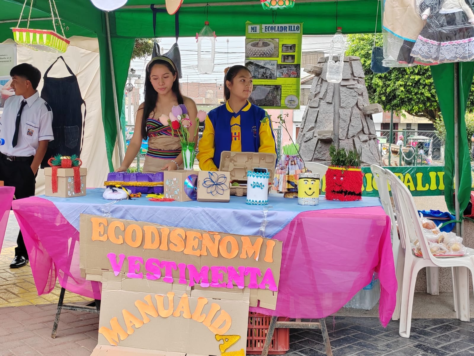 Escolares elaboraron novedosas manualidades en concurso "Ecocrea por el Perú" promovido por la Municipalidad