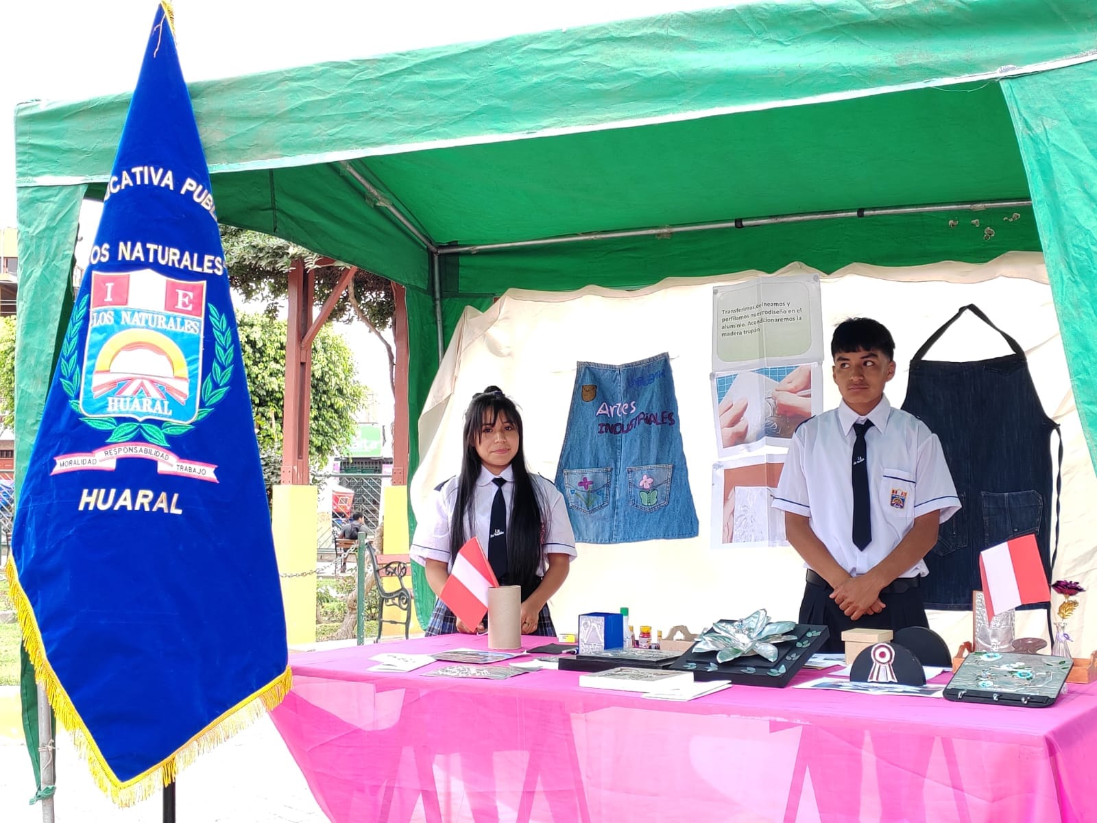 Escolares elaboraron novedosas manualidades en concurso "Ecocrea por el Perú" promovido por la Municipalidad