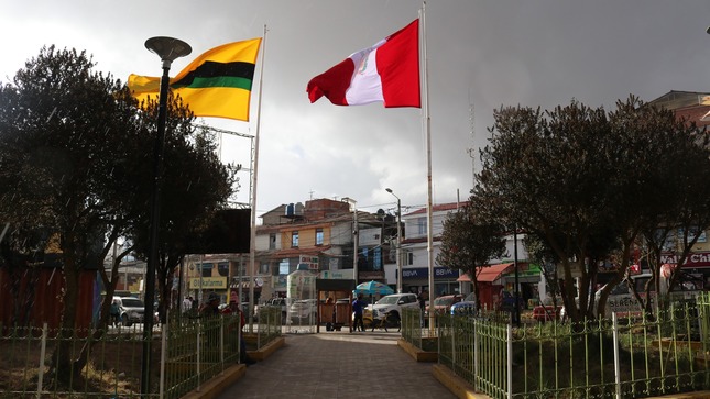 Archivo JPG las banderas en el parque comercio