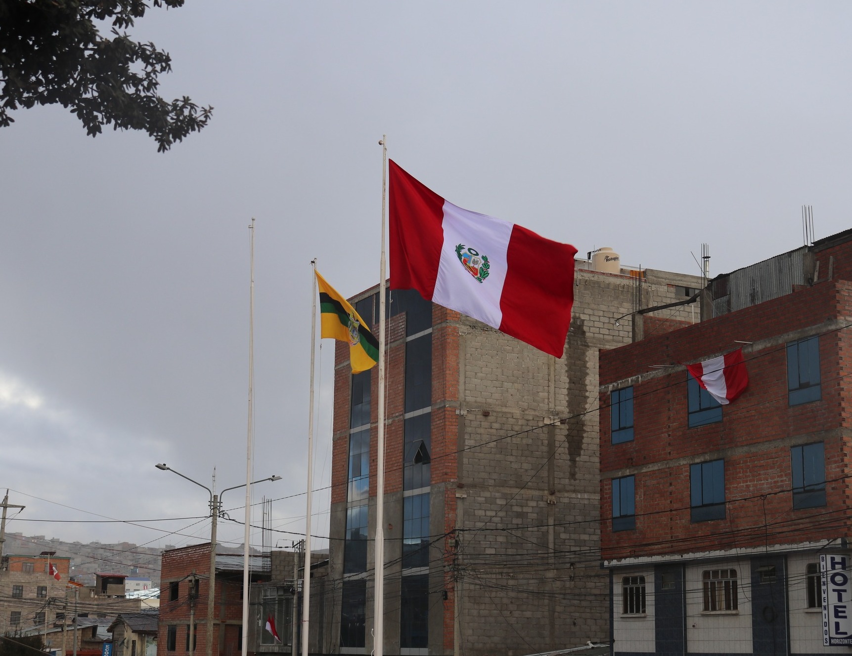 Archivo JPG las banderas en la doble pista frente al estrado