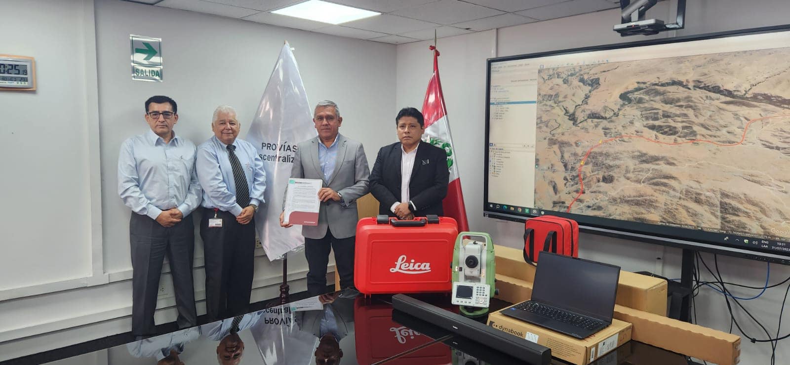 Alcalde provincial recibió de PROVÍAS equipo especial para fortalecer el Área Técnica Municipal