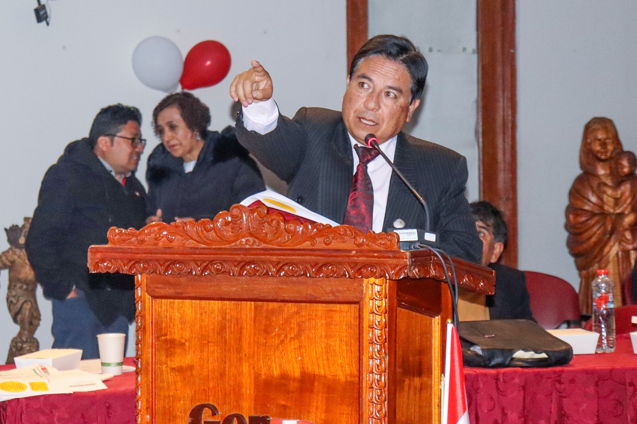 Por unanimidad, en la décima sexta sesión extraordinaria el Consejo Regional Cusco aprobó el informe del Ing. Saul Nieto Gamboa, gerente regional de Transportes y Comunicaciones