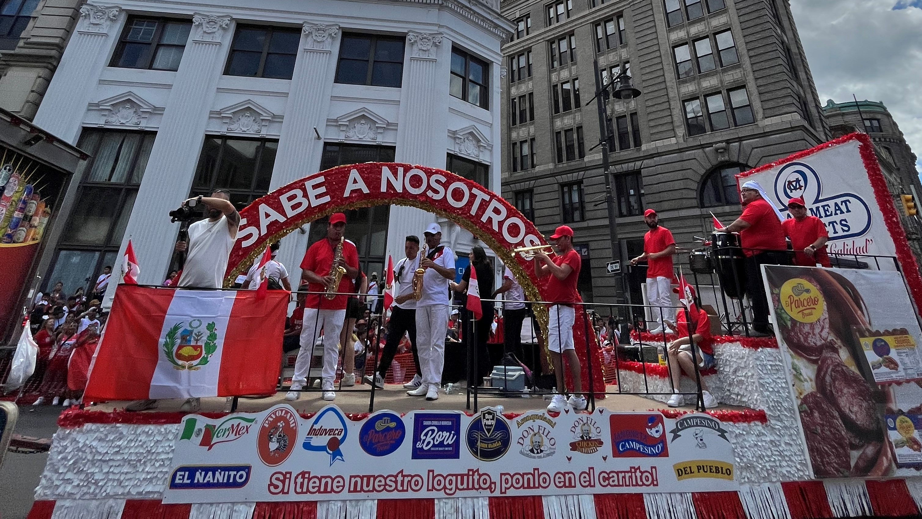 Se realizó gran desfile peruano por Fiestas Patrias en Nueva Jersey