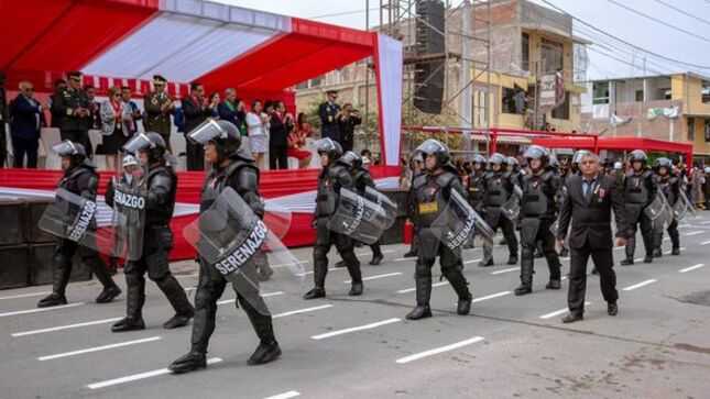 Serenazgo De Sullana Implementados Con Uniforme De Robocop, Motos Y Chalecos Antibalas