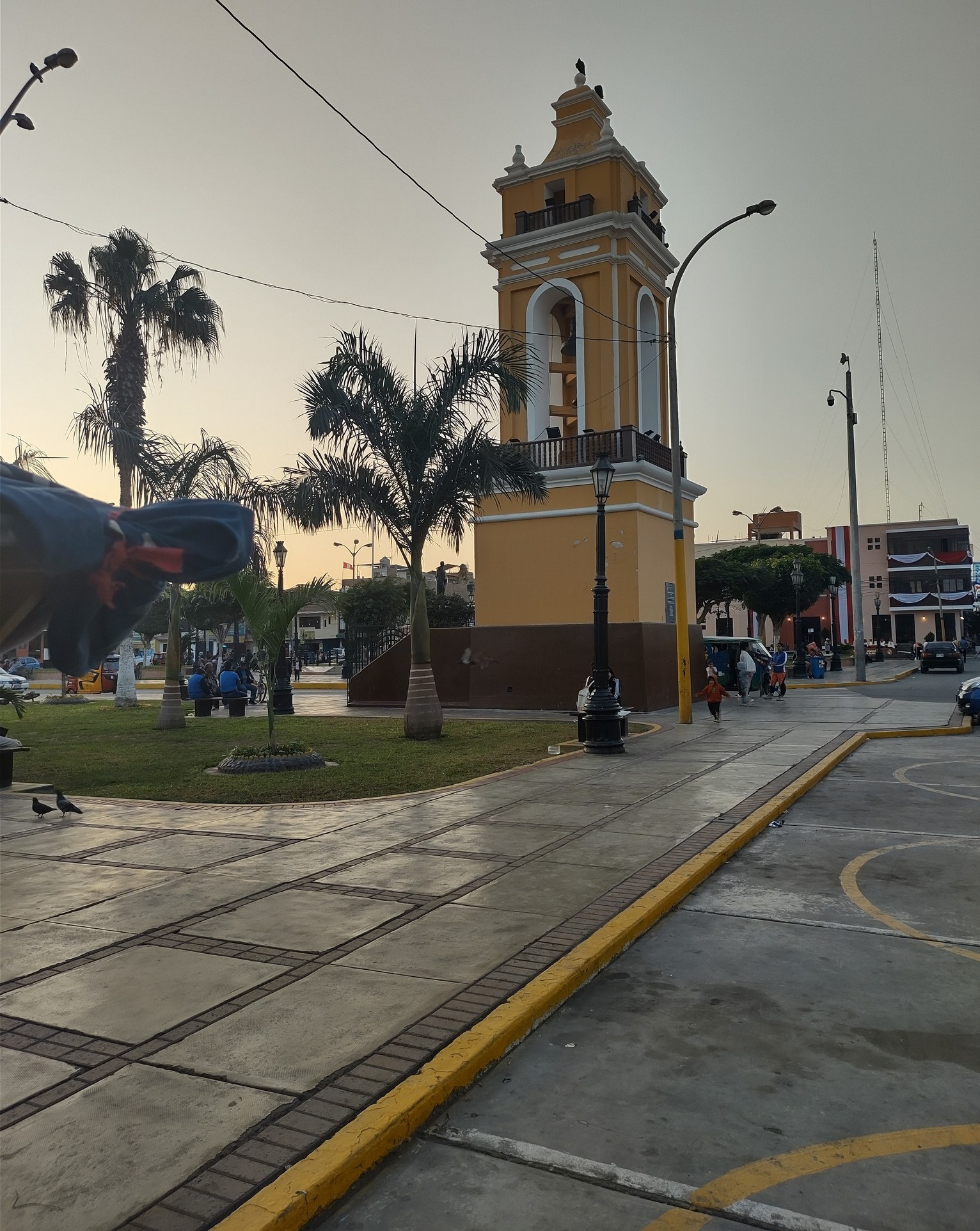 EN CUMPLIMIENTO A LA ORDENANZA MUNICIPAL PERSONAL DE TRANSITO REALIZA SEÑALIZACIÓN DE ZONAS RIGIDAS EN EL CASCO URBANO DE LA CIUDAD